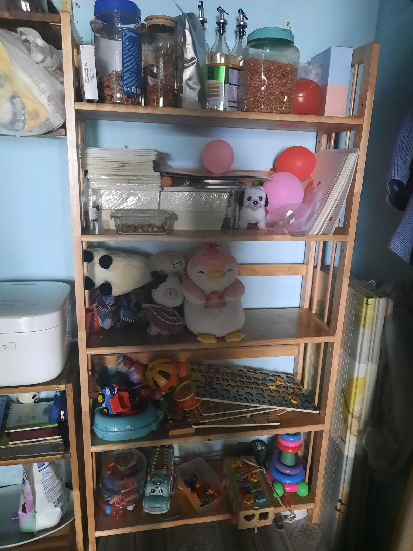 Giao hàng gỗ đẹp, chắc chắn. Tự thân con gái lắp vào bao mệt và vặn ốc bằng tay là không khả thi nha, phải dùng máy vặn ốc thì cái kệ mới chắc chắn.