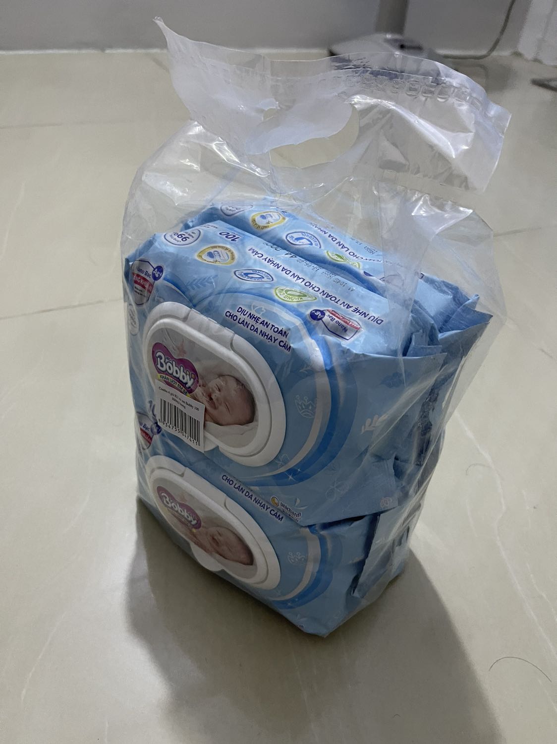 Giao hàng nhanh. Khăn quá chất lượng. Khăn ướt bobby thì khỏi phải bàn về chất lượng. Săn dc đợt sale nữa quá tuyệt vời.