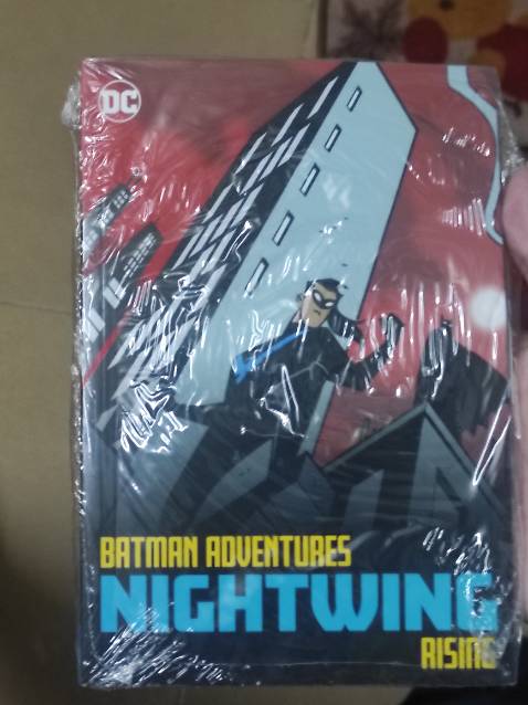 Đã coi Batman the animated series với chơi Batman Arkham nên quyết định mua đọc, giao hàng rất nhanh, chỉ có cái là truyện bị móp góc trái trên cùng nên hơi mất thẩm mỹ