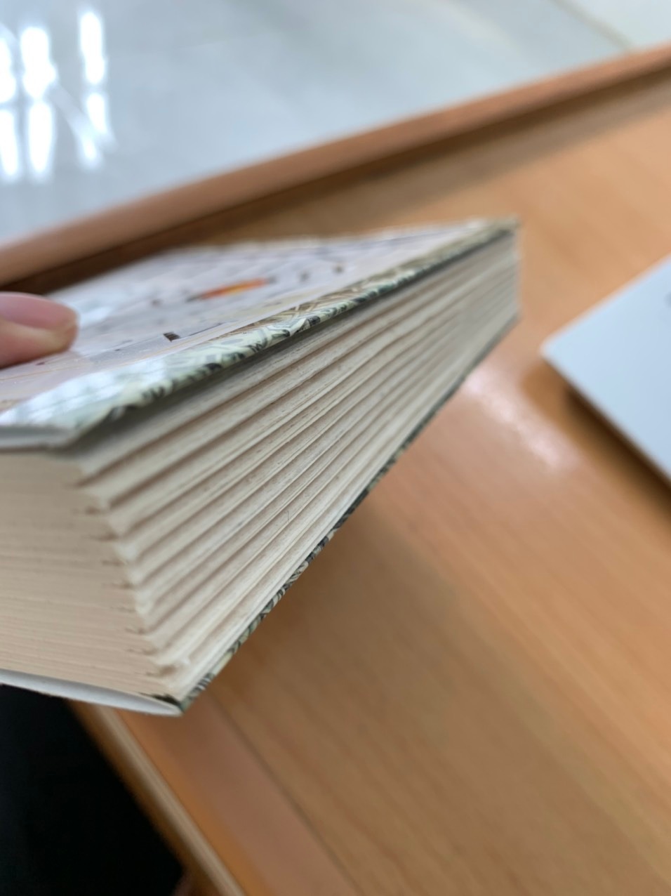 GIẤY IN XẤU, VIỀN CẮT LỒI LÕM

GIAO HÀNG KHÔNG CÓ ĐÓNG GÓI, MẤT THIỆN CẢM SẢN PHẨM ĐỐI VỚI NGƯỜI ĐỌC

VÌ LÀ SÁCH NỔI TIẾNG BESTSELLER NHIỀU NĂM ĐỐI VỚI NHỮNG AI ĐANG TÌM KIẾM THÀNH CÔNG NÊN NỘI DUNG KHÔNG CẦN BÀN CÃI. 

TÔI ĐÁNH GIÁ 2 SAO VÌ CHẤT LƯỢNG VÀ ĐÁNH GÓI KHÔNG TỐT CHỨ KHÔNG PHẢI VÌ NỘI DUNG !!!