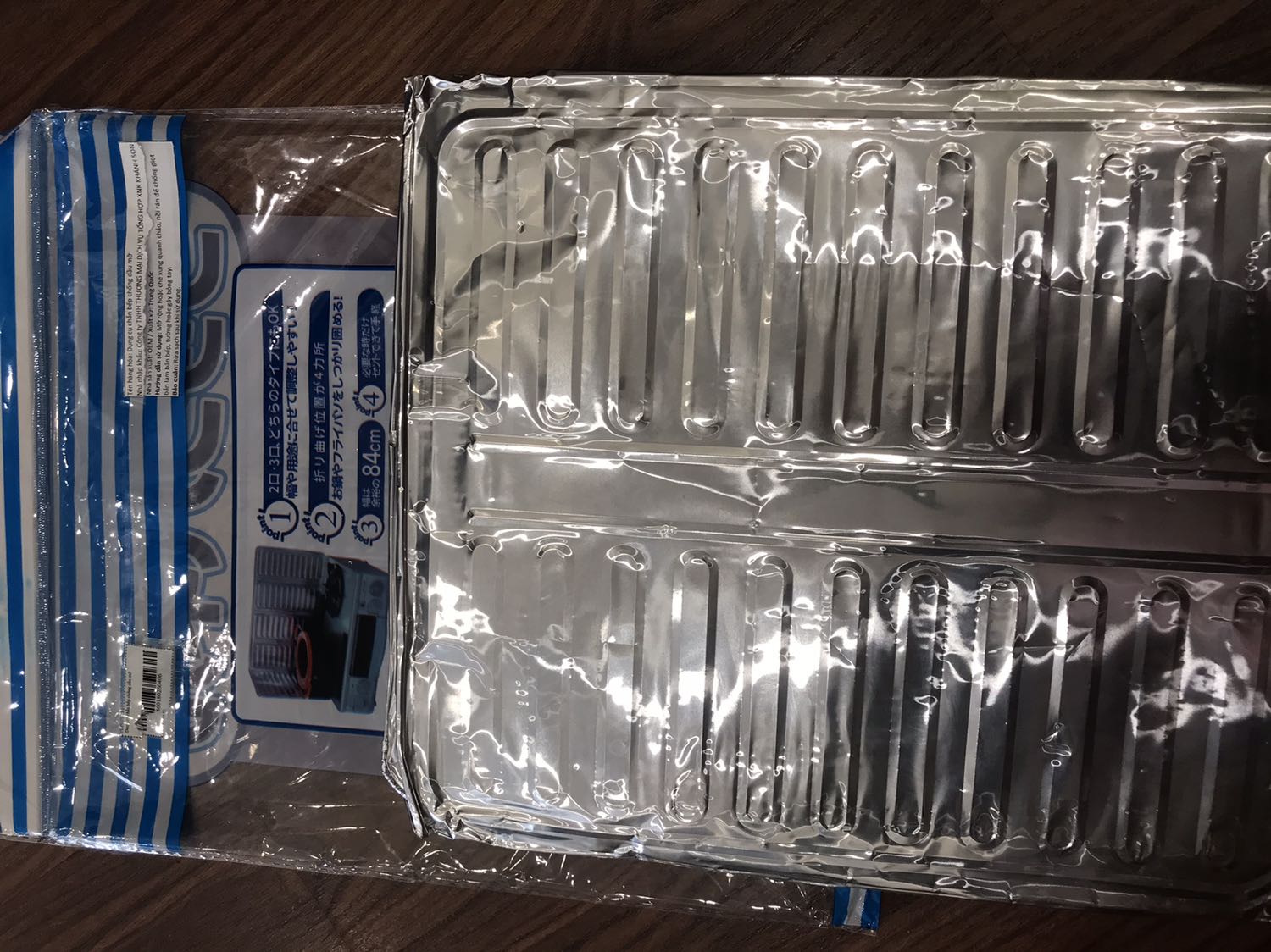 Tiki giao nhanh. Miếng chắn dùng tốt. Hơi mỏng và dễ đổ.