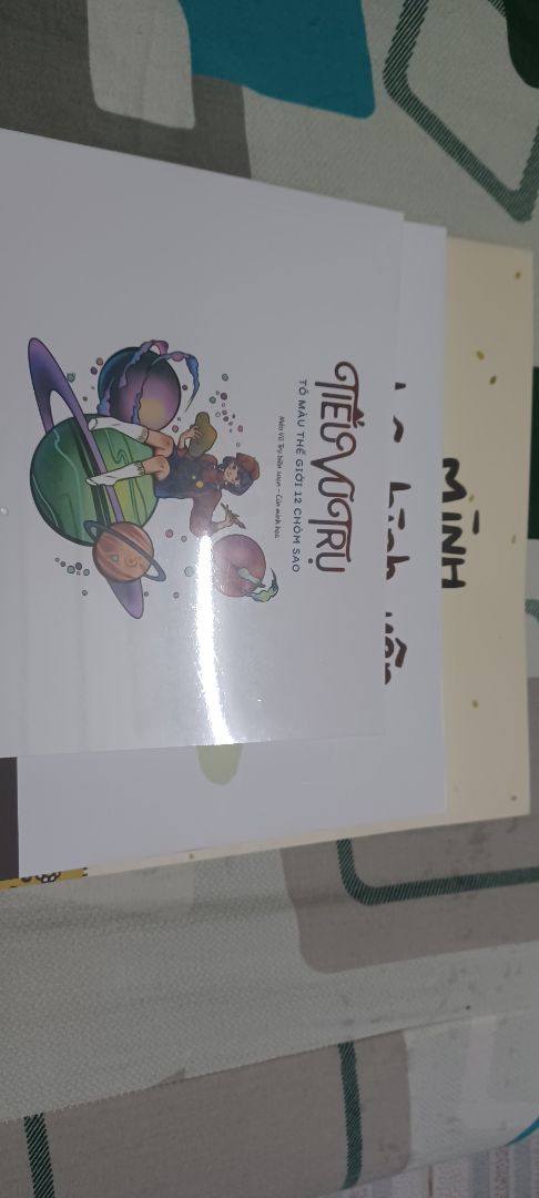 Đóng hàng cực kì chất lượng luôn 1 lớp ở ngoài r tận 3 lớp mút vs chống sốc bên trong nên về sách ko bị xước miếng nào
Sách ở ngoài thì cực kì đẹp, chán chán có này là dui
Nói chung tuyệt vời 10đ