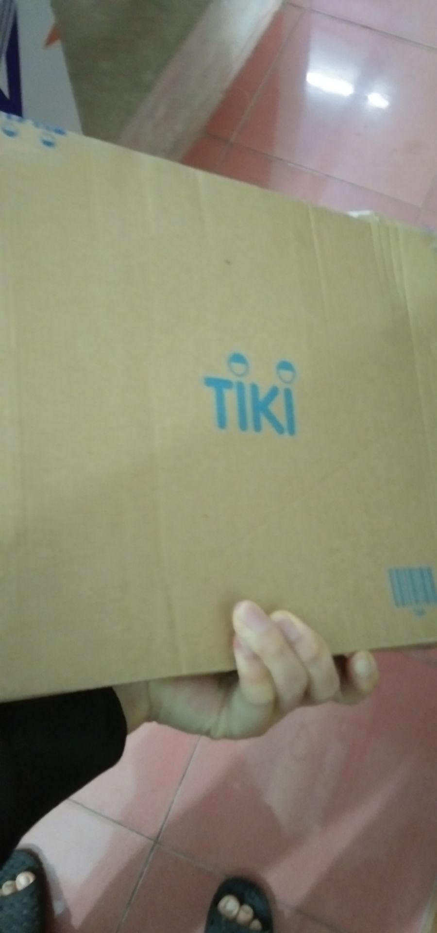 đã nhận đk hàng có kèm bookmark mà bookmark hơi mỏng. nhưng sách còn ms k bị xước hay cong gập nên cho shop 5*!!!