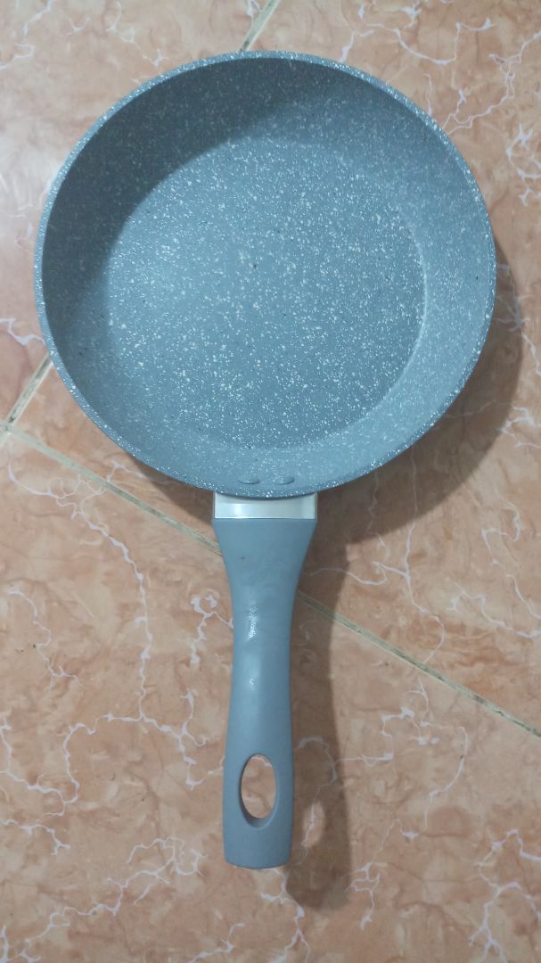 chất lượng tốt, chống dính khá tốt,vệ sinh dễ dàng