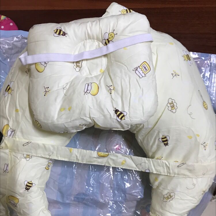 Màu đẹp, đệm chất vải mát mịn, mềm êm lắm shop ah. M rất thích sp này.