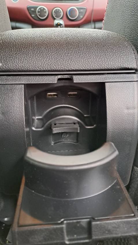 Có 4 cổng usb chứ không phải 7 như qc