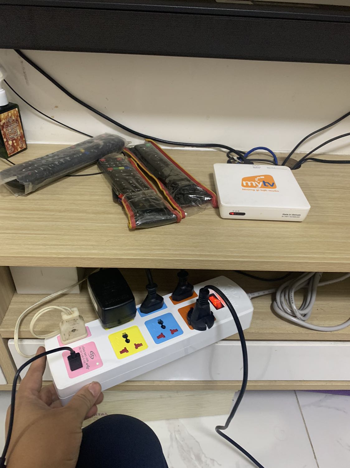 dùng quan nhiều loại ổ, thấy sản phẩm này rất tốt, nhựa cứng cáp, cắm chặt ổ, an toàn, hàng cầm lên chất lượng thật sự, rất đáng mua nha, mình ít đánh giá trên này