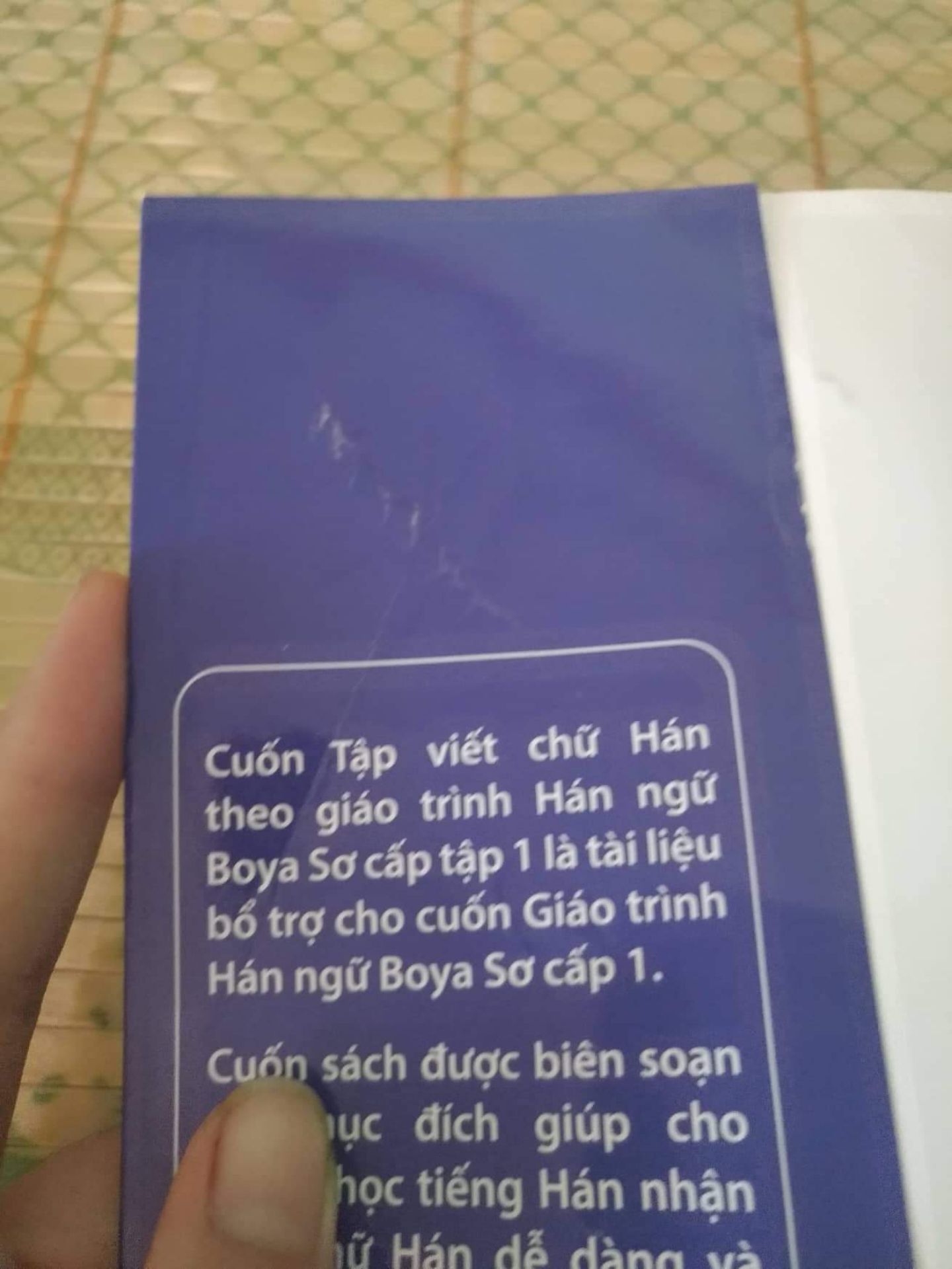 Sách đẹp, rõ chữ nhưng mà quyển luyện viết bị bẩn và nhăn mong Tiki lần sau xem xét lại còn đâu mọi thứ đều ổn