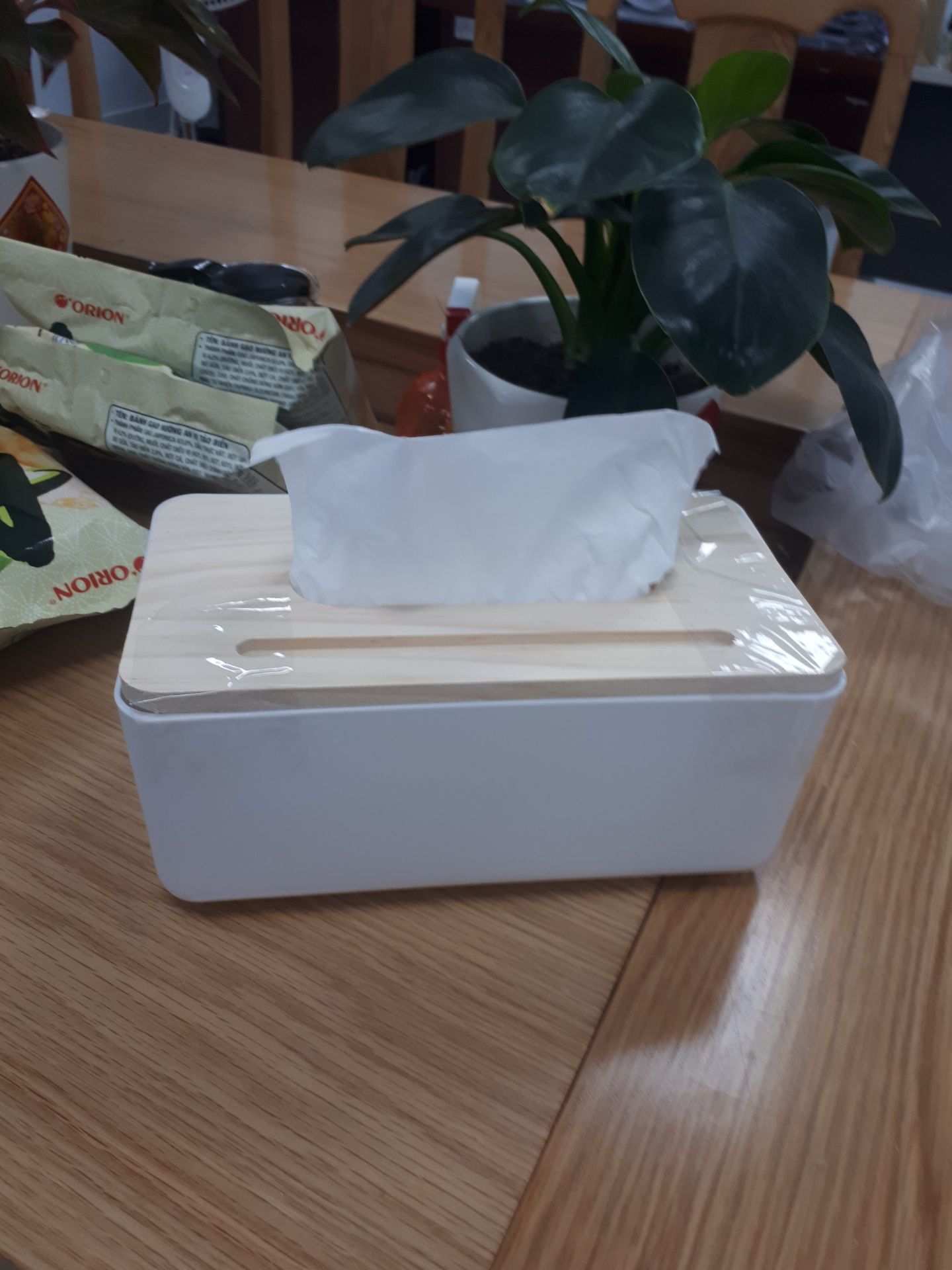 hộp không vừa khổ giấy. cái nắp rất khó đóng. nhưng vì vô thế rồi nên xài vài bữa vứt mua khác ?? 2 sao vì tikinow giao nhanh hộp không vừa khổ giấy. cái nắp rất khó đóng. nhưng vì vô thế rồi nên xài vài bữa vứt mua khác ?? 2 sao vì tikinow giao nhanh