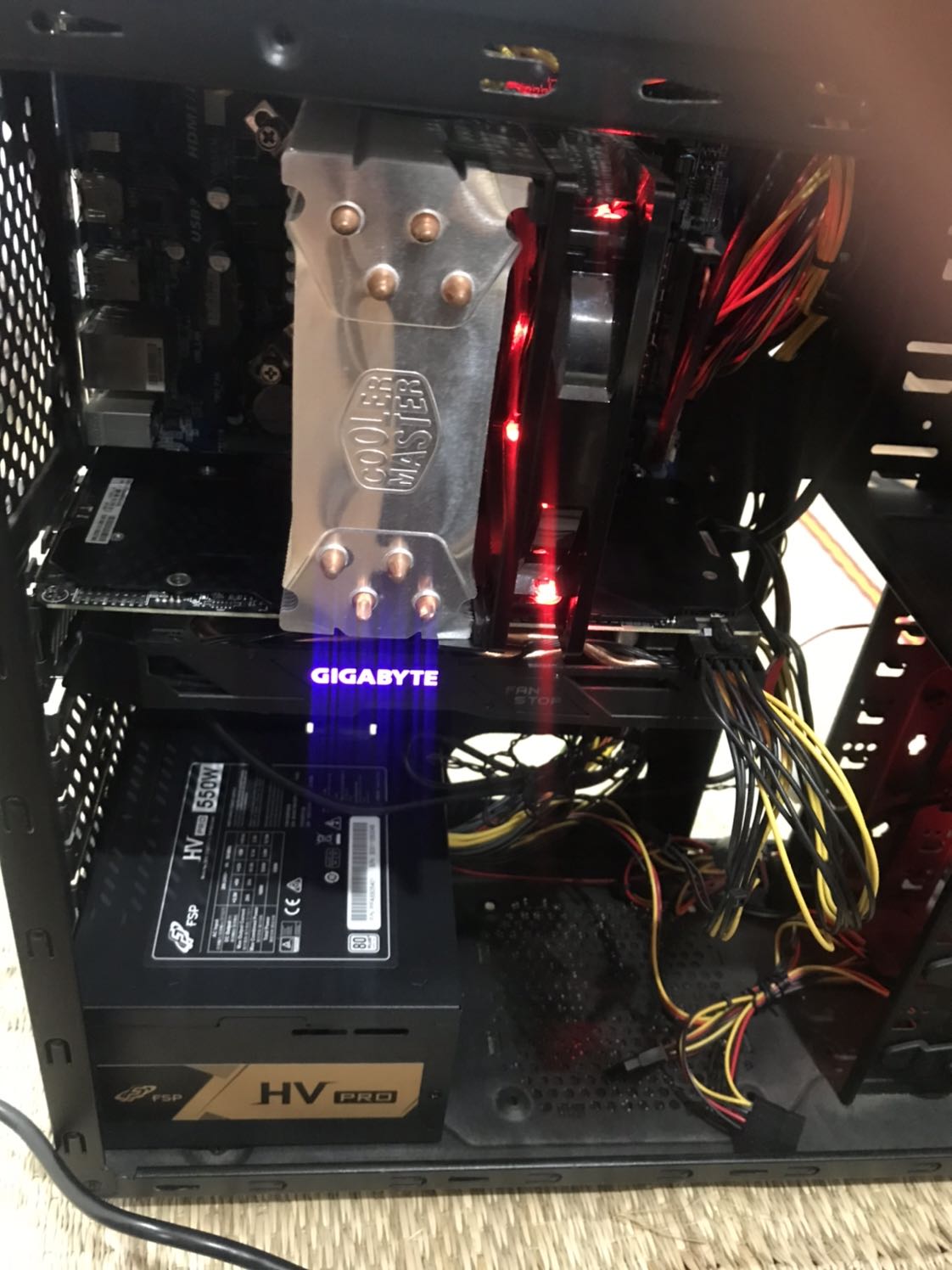 Nguồn nguyên tem nguyên kiện, chạy tốt, êm ái và ổn định. Mình rất hài lòng với sản phẩm này.