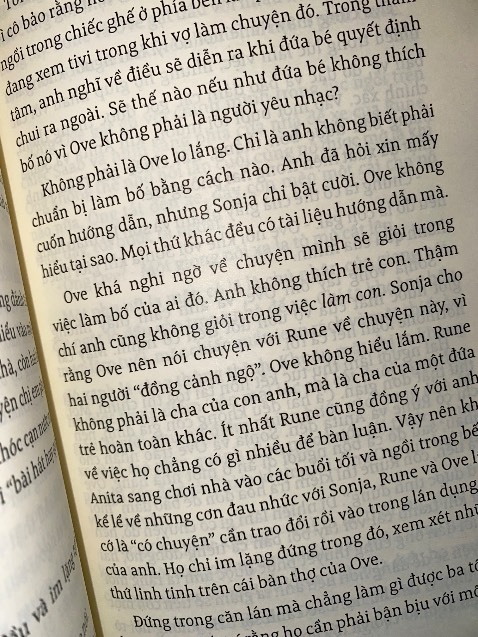 Mua ở tiki siêu rẻ luôn á. Chất lượng sách ổn, vẫn hơi bị in chữ trang sau 1 xíu. Gáy sách dán keo hơi cẩu thả tí thôi nhưng dùng vẫn okela lắm. Có bookmark nữa nha