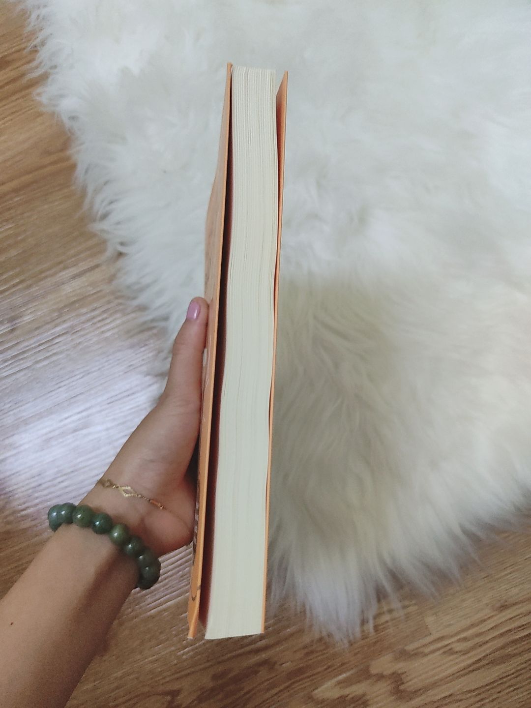 Đây là lần đầu tiên mình mua sách trên tiki. Đọc review có nhiều người bảo sách bẩn, chất lượng không tốt nên cũng hơi quan ngại nhưng vì đợt 14/10 giảm giá nhiều quá nên mình bấm bụng mua luôn :p Cảm nhận của mình sau khi mua hàng ở tiki là giao hàng nhanh chóng, mới đặt hôm qua hôm nay có trong khi dự kiến là 2 ngày nữa. Về chất lượng sách, phải nói mình là người khá kỹ tính khi mua sách nhưng những cuốn sách mình nhận đợt này (mình mua hơn chục cuốn) không có gì để chê. Sách đẹp, thẳng thớm, không bụi đáng kể, không quăn góc và một số cuốn vẫn còn trong bọc. Mong tiki đừng sale nữa!! ?