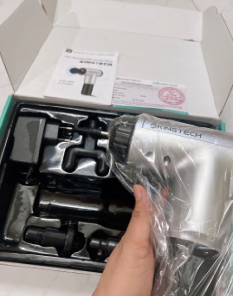 Mình nhận đc máy tình trạng còn mới nguyên xi, mình *** thử ở cổ tay máy chạy êm chỉ dùng nút thứ 1 mà rất mạnh. Thời gian sử dụng như thế nào mình ko rõ nhưng *** thử như vậy cảm thấy rất ok và thích, Sẽ mua thêm 1 cái nữa cho Mẹ để dùng khi mỏi và đau👍