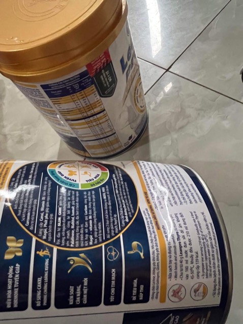 Mua 2 lần đều bị bẹp hộp. Thùng giấy nguyên vẹn, xốp nổ ko tụt. Nhà bán bảo do bên vận chuyển thì mh cũng ko tin. Mua về mà các mẹ bảo mua hộp bẹp cho rẻ khổ ghê