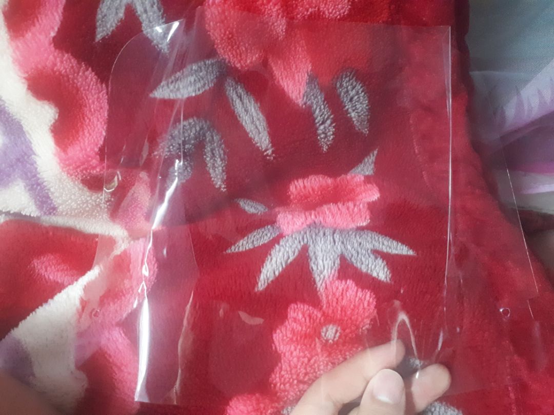 giao hàng mặt kính bị bẻ gập 2 bên. ko có tính thẩm mỹ. ông giao hàng thì ko có tiền thừa phải tốn thêm 5k cho ổng nữa. nhưng sản phẩm vẫn nhìn đc và bảo vệ đc mặt. cho 3 sao. giao hàng mặt kính bị bẻ gập 2 bên. ko có tính thẩm mỹ. ông giao hàng thì ko có tiền thừa phải tốn thêm 5k cho ổng nữa. nhưng sản phẩm vẫn nhìn đc và bảo vệ đc mặt. cho 3 sao.