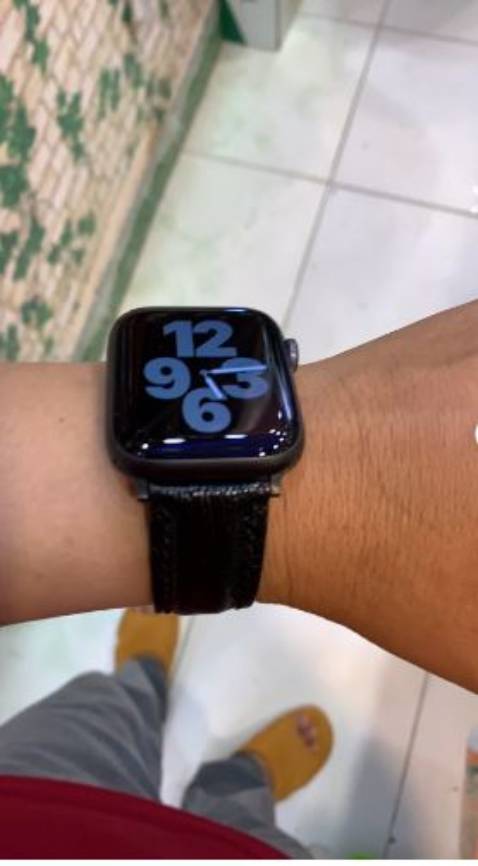 Dây mình mua về tự gắn rất dễ, da thấy đẹp, mềm đóng gói chắc chắn, thích nhất cái hợp đựng vs túi nhung rất sang trọng cứ nghĩ mua cái đồng hồ kkk. Tặng bộ tháo và 2 cốt nữa tâm lý ghê thanks shop sẽ ủng hộ thêm