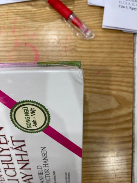 Sách mua đi tặng mà mở ra hỏng hết góc bìa sách :(