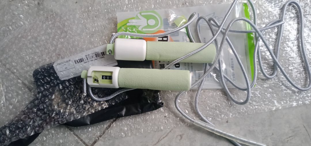 giao hàng nhanh,sản phẩm như quảng cáo. đóng gói cẩn thận, cái hay nữa là có thể chỉnh dây ngắn dài theo chiều cao cho phù hợp.góp ý thêm với shop là nên lắp thêm hai cái khoá dây hai bên để khi chỉnh xong k bị tụt.nhưng mình vẫn hài lòng về sản phẩm này,tặng shop 5 *.