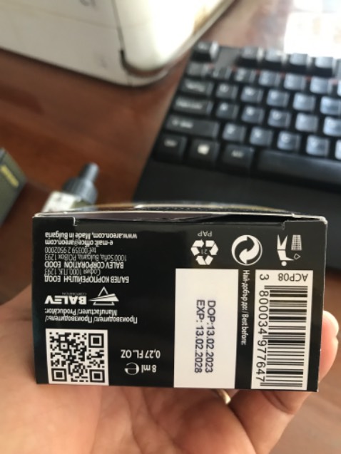 Hàng nhập khẩu mà không có nổi 1 cái tem. Hộp sản phẩm không có tem dán. Trên Sản phẩm cũng không có tem luôn. Nhìn chung ngoại hình không giống nhập khẩu lắm