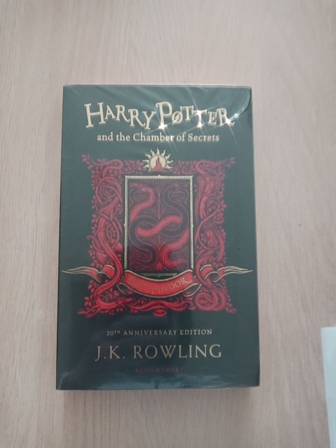 Lúc đầu cũng phân vân lắm vì chưa có ai đánh giá, sợ giao sách cũ. nhưng sau khi nhận hàng rồi thì bất ngờ lắm. sách còn nguyên bọc, mới tinh. Vận chuyển J&T bây giờ xịn lắm, hôm nay đặt là hôm sau giao ngay. Fahasa cứ gửi bằng J&T là e sẽ đặt hoài luôn