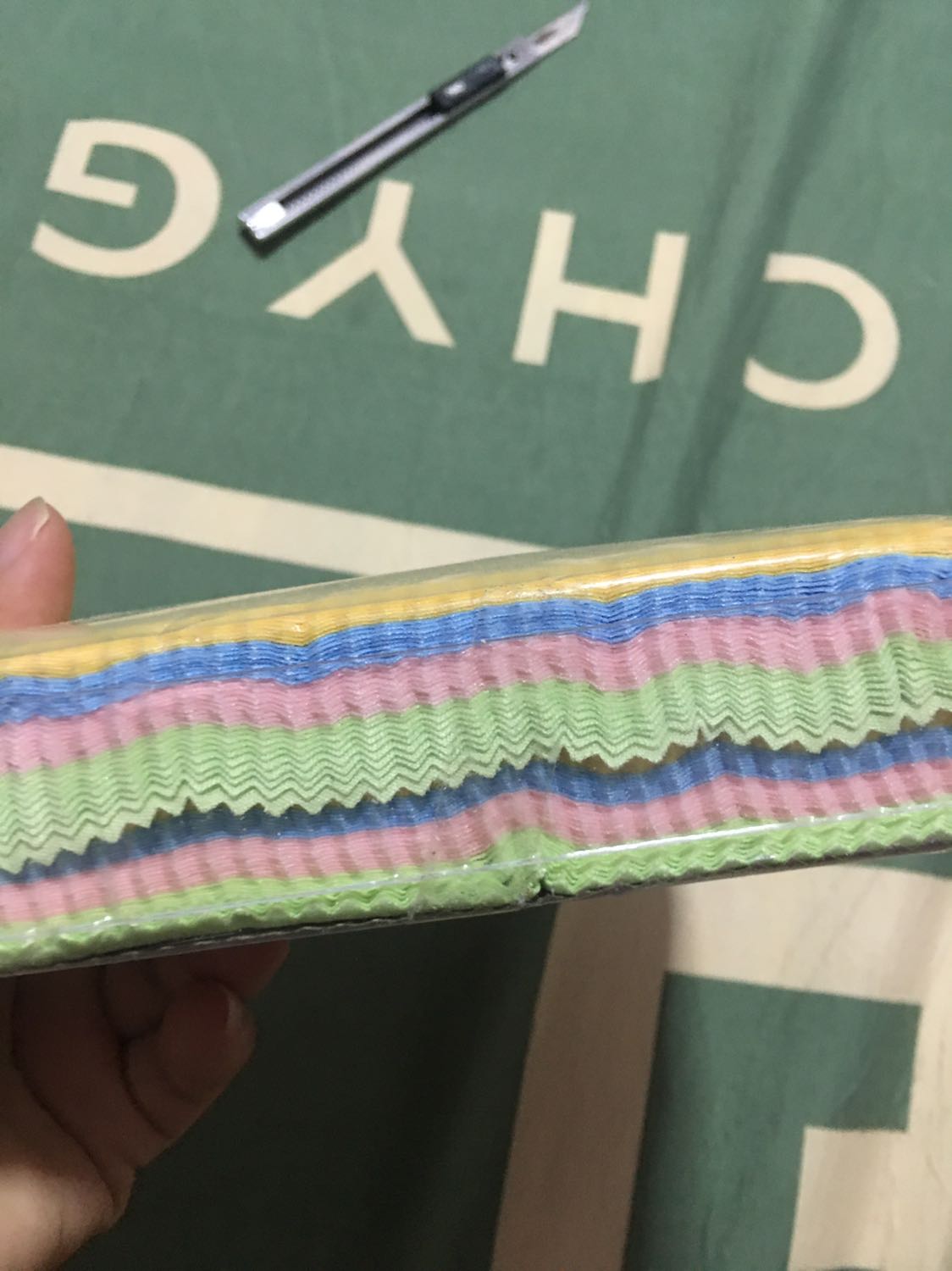 Shop đóng gói cẩn thận. Hàng như hình. Vải mềm mịn. Nhiều màu. Mình đếm được 74 cái