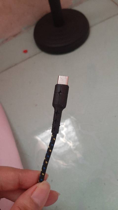 Tốc độ sạc bình thường, có đèn báo sáng, shop tư vấn nhiệt tình