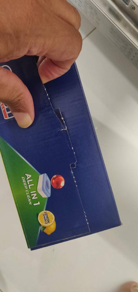 All of the tablets are broken in the box, the seller does not respond to my messages.