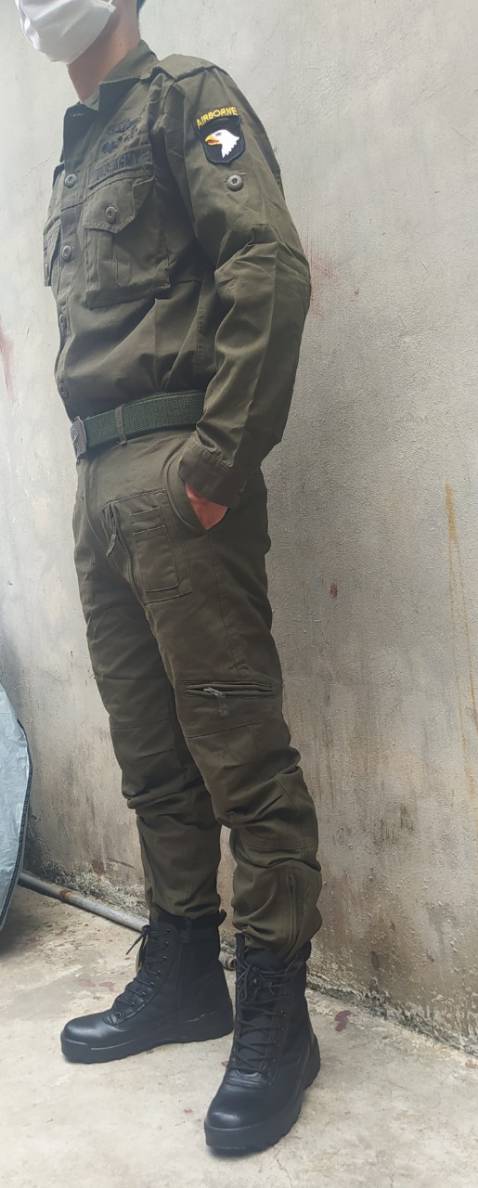 shop giao hàng nhanh chóng, rất đẹp và hợp với mình, chất liệu xứng đáng với giá tiền mình bỏ ra.