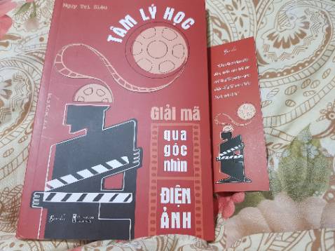 Nội dung khá cuốn hút, sử dụng những chi tiết, ví dụ từ những bộ phim để phân tích về tâm lý con người. Nhờ đó mình có thêm những phim cần cho vào list để xem thử. Cách trình bày của tác giả cũng dễ hiểu, nhiều đoạn phân tích thấy rất đúng thực tế.