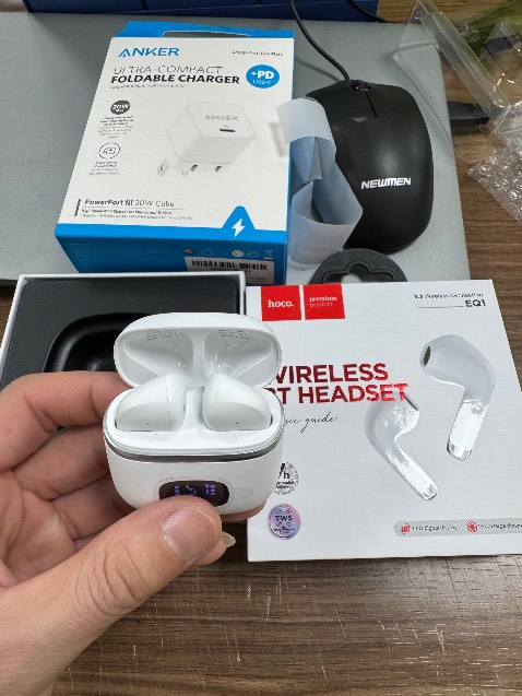 Tai nghe nhỏ gọn khá đẹp.
Nhưng nghe hơi nhỏ, ít bass