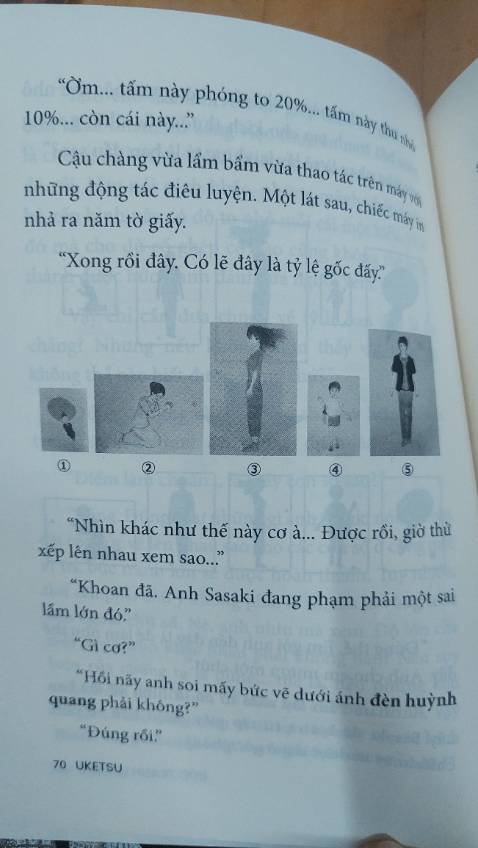 Không có nhiều điểm mới lạ trong bức tranh kỳ quái.  Nội dung cách thể hiện của nó không khác với Ngôi nhà kỳ quái. Suy diễn về chuỗi các án mạng sự gán ghép với các bức tranh hoàn toàn ngô nghê khiên cưỡng. Vẫn là một “thứ” chỉ để đọc giải trí.