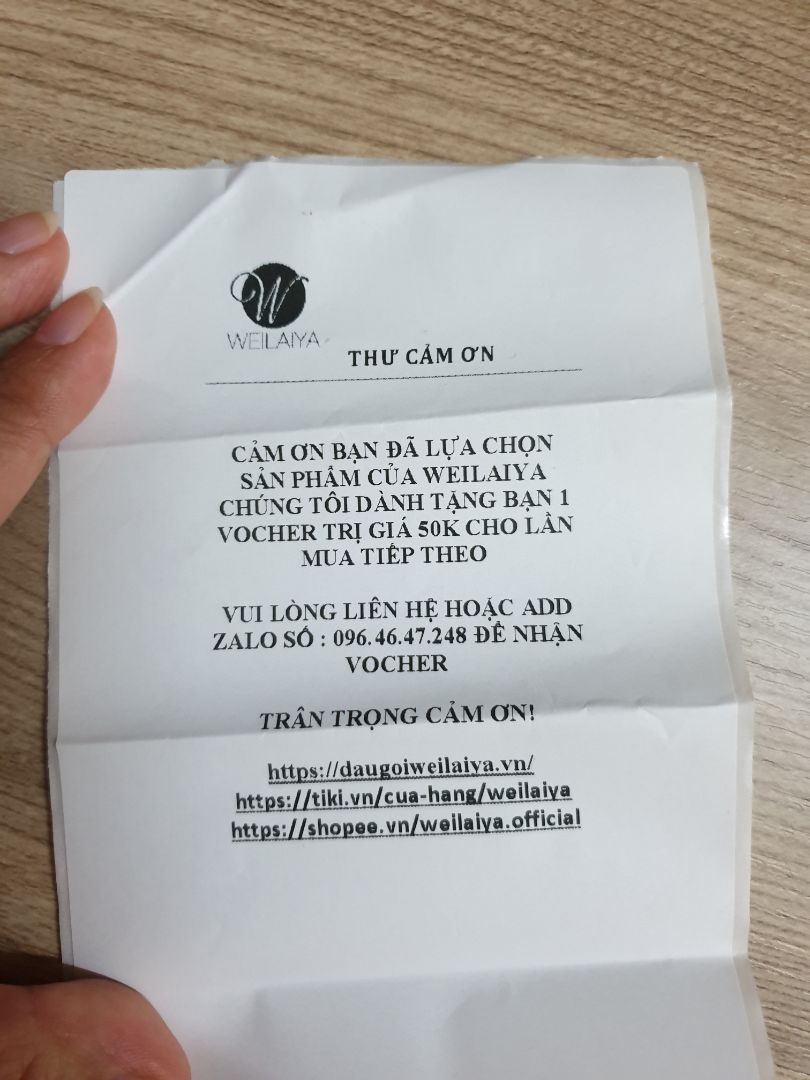 Date mới, có tem bảo hành chính hãng Mình vẫn chưa sử dụng nên chưa nói được chất lượng. Nhưng thấy shop bao bọc kỹ, còn được tặng 2 chai dầu gội, xả nhỏ .