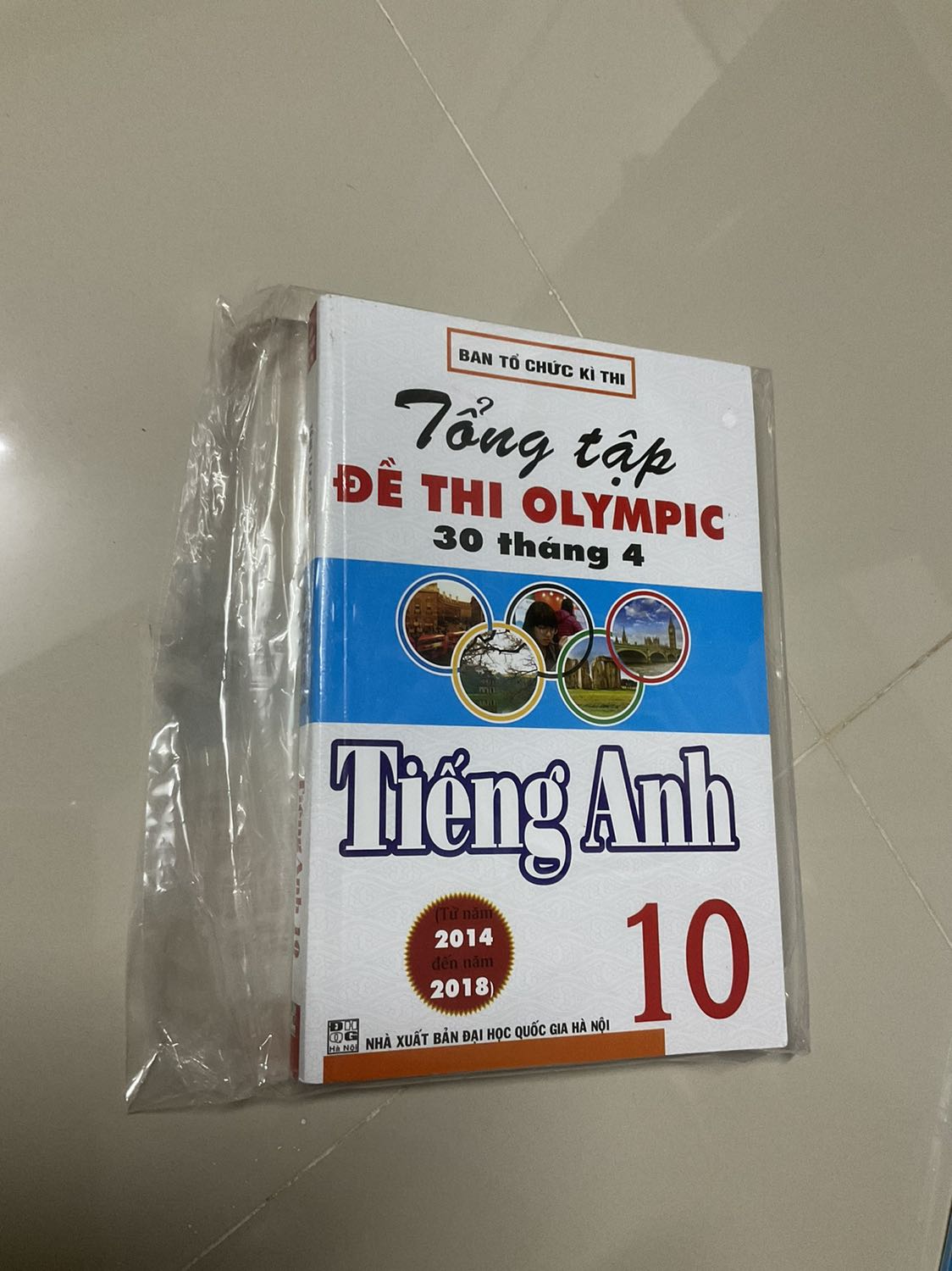 tốt ạ, sách đóng gói kĩ, ko trầy xước gì ạ, có điều là có chỗ in chưa được tốt nên ko thấy rõ chữ nhưng em bỏ qua được ạ, nên mua nhé mn