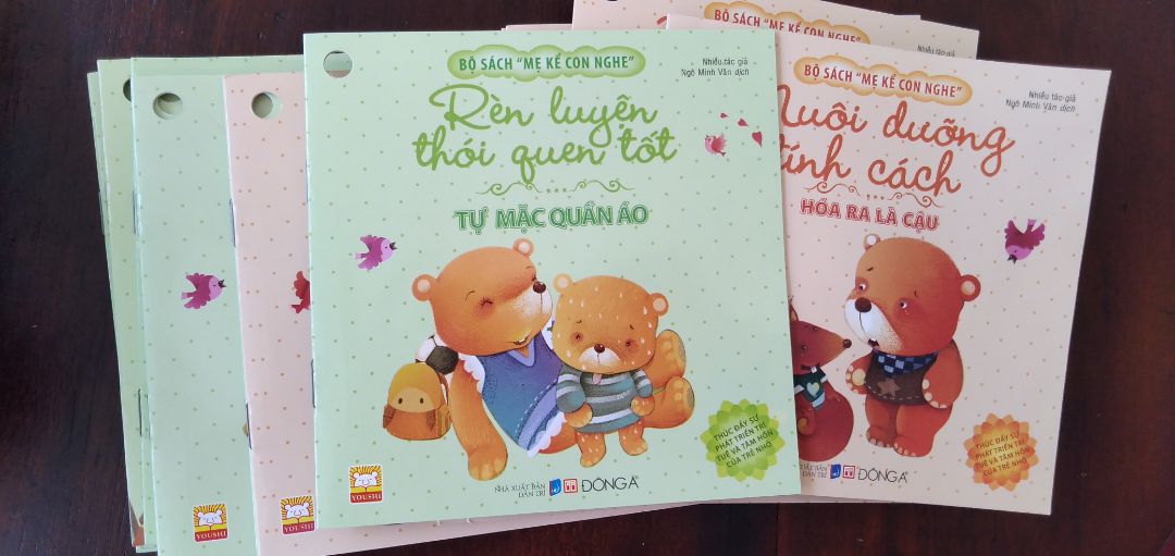 sách k quá dày cũng k mỏng quá, tuy nhiên mình vẫn sợ bé nhỏ tuổi sẽ làm rách, cháu mình mê lắm luôn