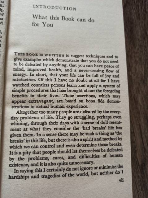 Chữ in rõ ,dễ đọc nhưng giấy thì so bad.