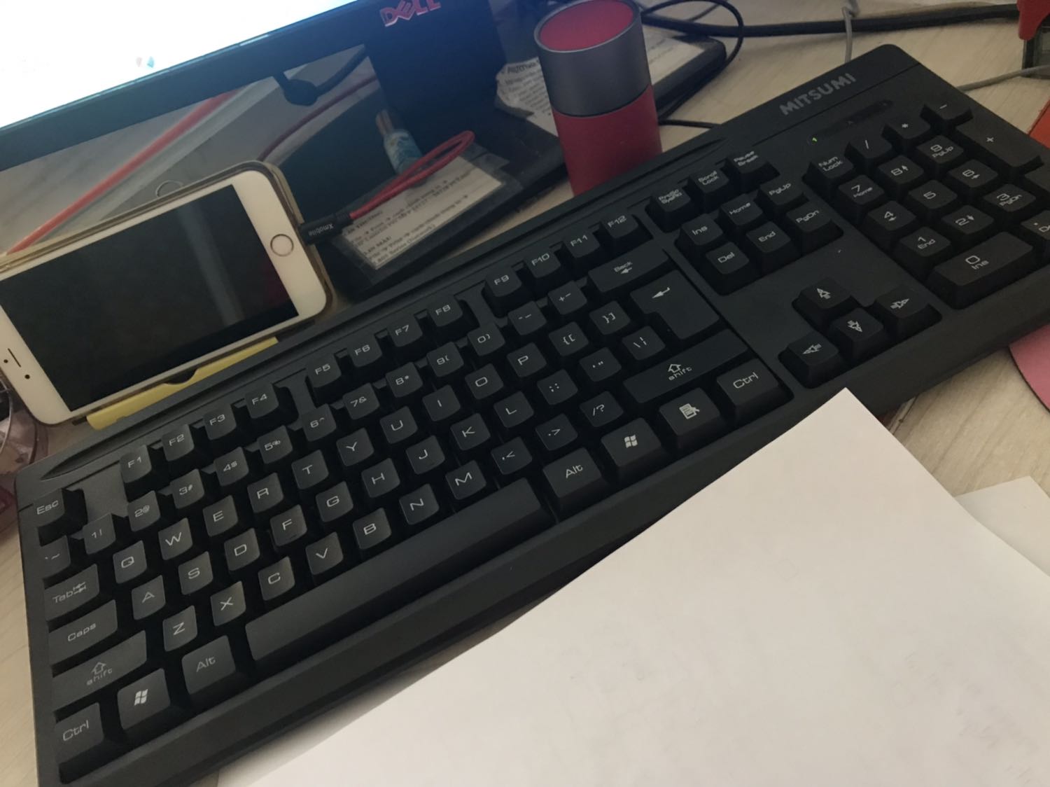 Bàn phím hơi ồn á, kiểu gõ cộc cộc vang cả phòng hơi buồn cười!!! ... ngoài ra thì đóng gói Ok, giao hàng Ok!!!