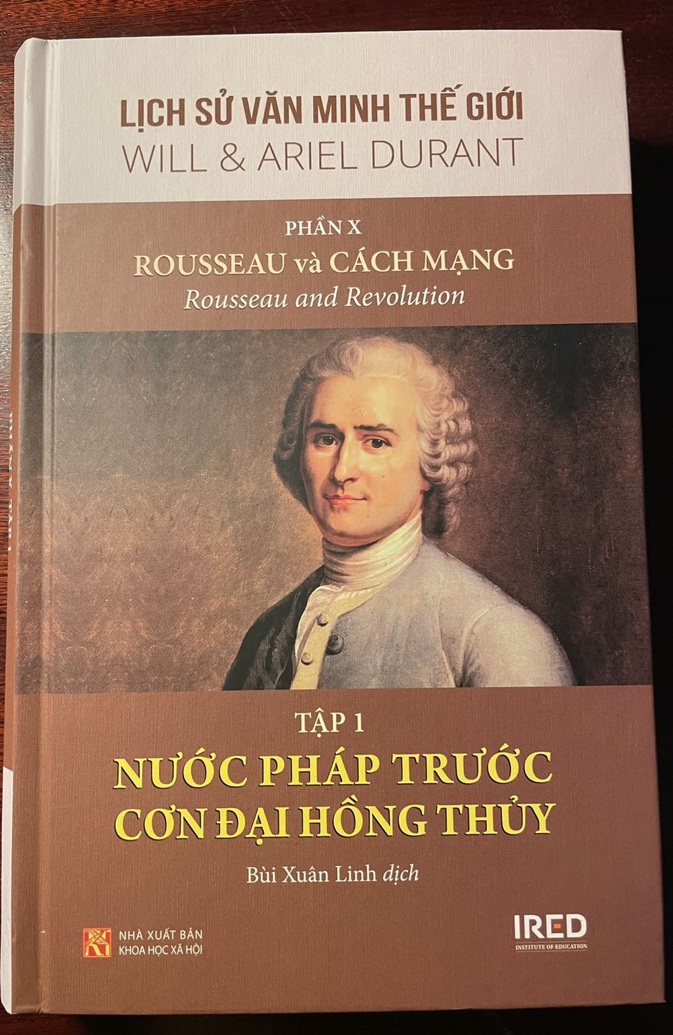 Phần này là tiền đề của phần cách mạng Pháp. Nội dung về nước Pháp và một vài vĩ nhân Pháp mà tên thì nghe nhiều nhưng có lẽ chưa được biết đến rộng rãi ở ta.