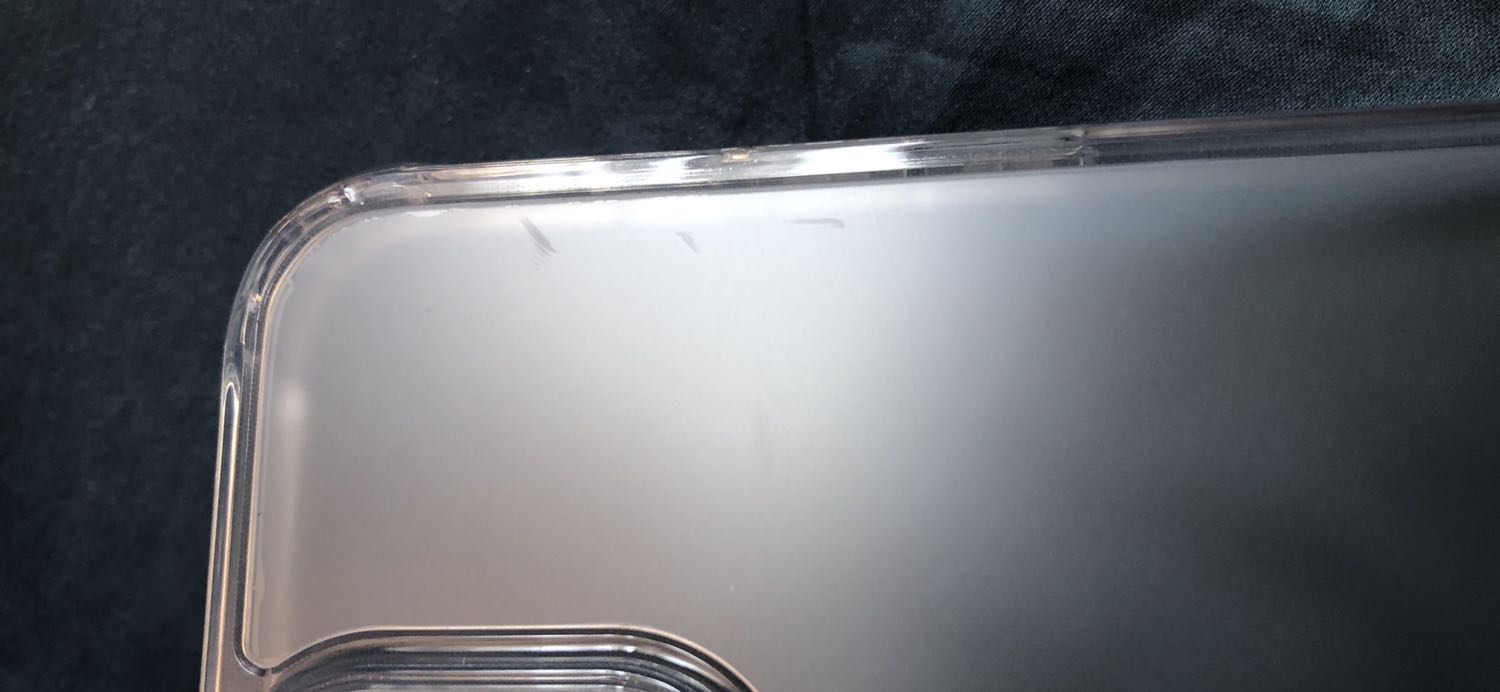 Vừa gỡ ra khỏi hộp, chuẩn bị gắn lên điện thoại mới mua thì đã trầy xước sẵn như hình.