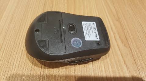 Công việc của tôi hay phải dùng máy tính & đã dùng khá nhiều loại chuột của các hãng khác nhau, lâu nay tôi hay dùng chuột ko dây Logitech M590 slient. Nay thấy Mitsumi W5656 giá quá rẻ so với Logitech nên mua thêm dùng thử. Mitsumi W5656 hình thức đẹp, phản hồi nhanh, chính xác, ko bị lag, ko nhiều chức năng bằng Logitech M590 slient nhưng so với giá tiền thì Mitsumi W5656 xứng đáng 5 sao. Bảo hành 3 năm thì quá hời, hy vọng bền lâu.