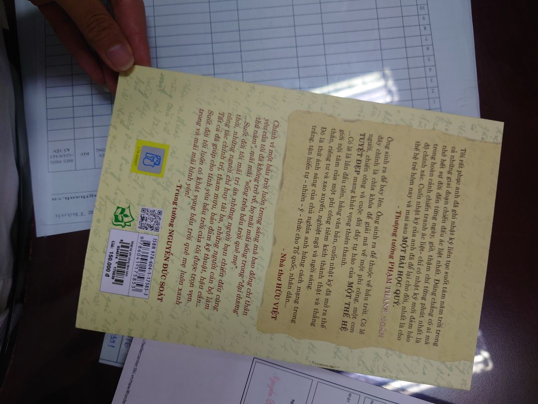 Cho 4 sao vì mình đã chọn bookcare nhưng sách không được bọc. Này mình mua cho nên hơi thất vọng xíu. Chất lượng sách ok, nội dung thì chưa kịp đọc nên chưa đánh giá được.