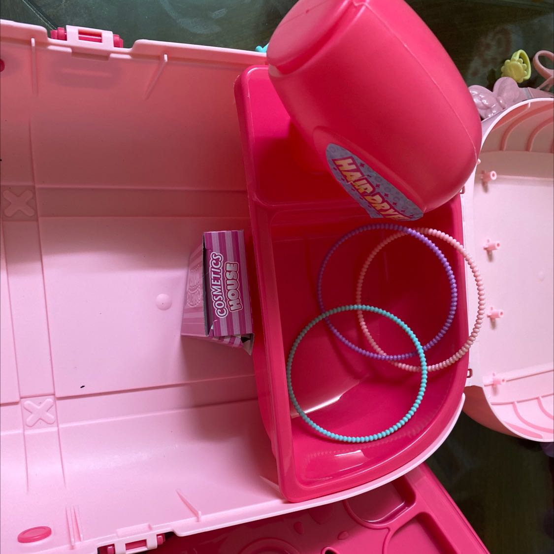 Đồ chơi trẻ em nhưng laj thiếu cả hướng dẫn sử dụng! 
Chất lượng rất kém, lắp ráp khó khăn cả với người lớn do dộ chính xác kém, ọp ẹp. 
Nhìn chung là không có giá trị sử dụng