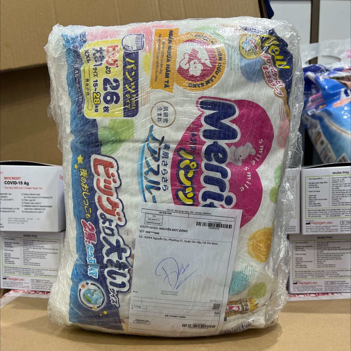 Đặt 2 gói Moony XXL26 bé gái
Giao 1 gói Merries