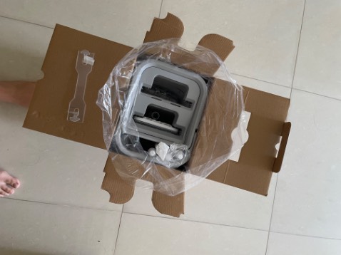 Gửi hàng nhanh chóng, đóng gói cẩn thận, ( mà hơi nhiều nilong). Cây lau nhà rất dễ lắp ráp. Thiết kế gọn , nhẹ, phù hợp với không gian nhỏ. Được tặng kèm thèm 1 miếng lau & 1 thanh để nối dài thân cây lau nhà