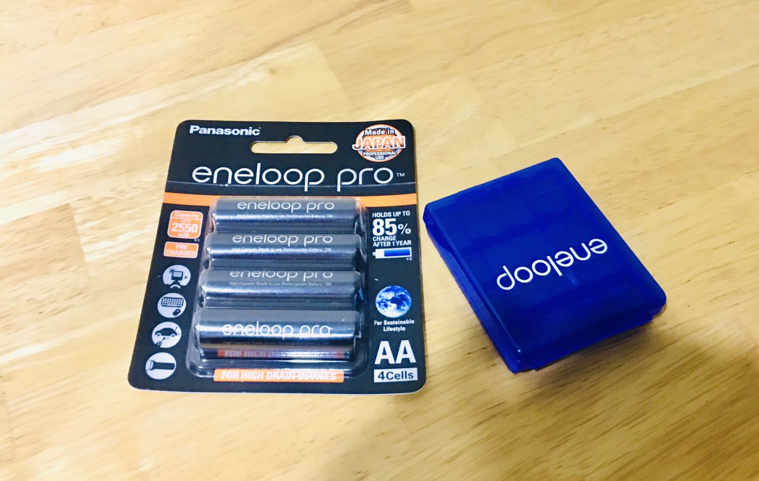 Đây là lần thứ 2 mình mua của shop, lần trước mua dùng hơn 1 năm quá ổn nên order tiếp 1 vỉ nữa.

Eneloop ở VN rất nhiều đồ giả nên mọi người cẩn thận đừng ham rẻ mà đâm đầu vào.

Đặc điểm Eneloop pro này ra nặng, nặng hơn kha khá so với eneelop trắng và các pin sạc khác, giữ dòng lâu, cường độ pin mạnh.

Đáng tiền, 5 sao cho shop