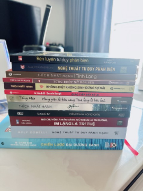 Sách đẹp, im màu đẹp, mới kengg, cửa hàng đóng gói cẩn thận, giao hàng siêu nhanh. Nội dung phải đọc mới đánh giá được