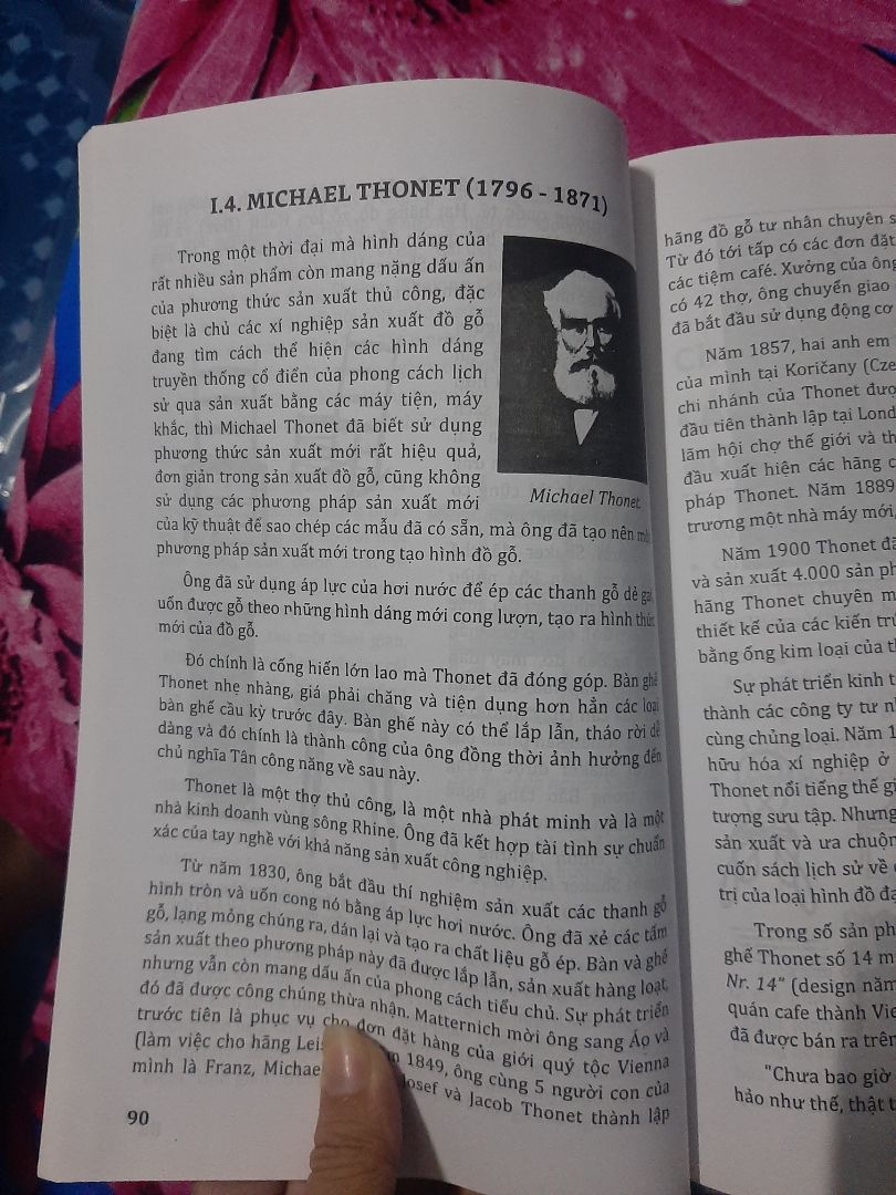 sách hay, nhưng mình thích ảnh màu hơn