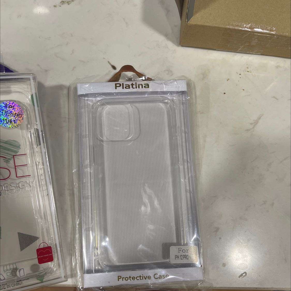 Đặt mua baseus mà gửi hàng tùm lum gì đây? Buôn bán *** đảo à? Tiki dạo này k kiểm soát chất lượng để mấy shop này làm ăn bố *** thế