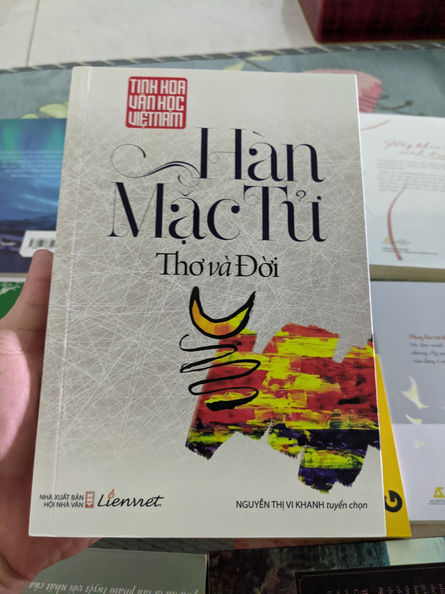 Đây thôn Vĩ Dạ
còn đâu người con gái đó.
Thương !