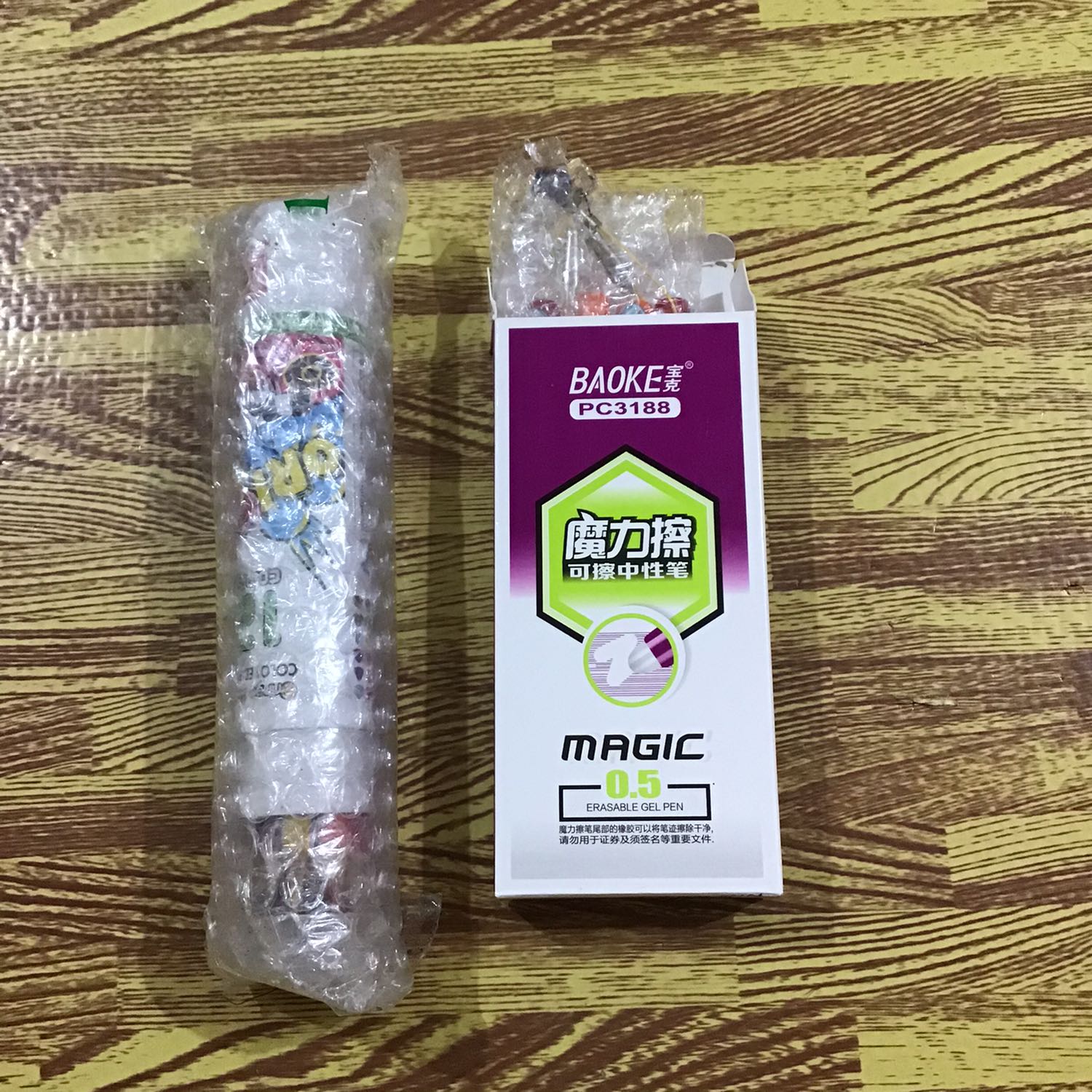 Đóng gói cẩn thận,giao hàng nhanh,bútđẹp. Tiếc là thiếu màu xanh ưa thích của bé,dù random nhưng 4 chiếc mà k có đủ 3 màu thì hơi buồn