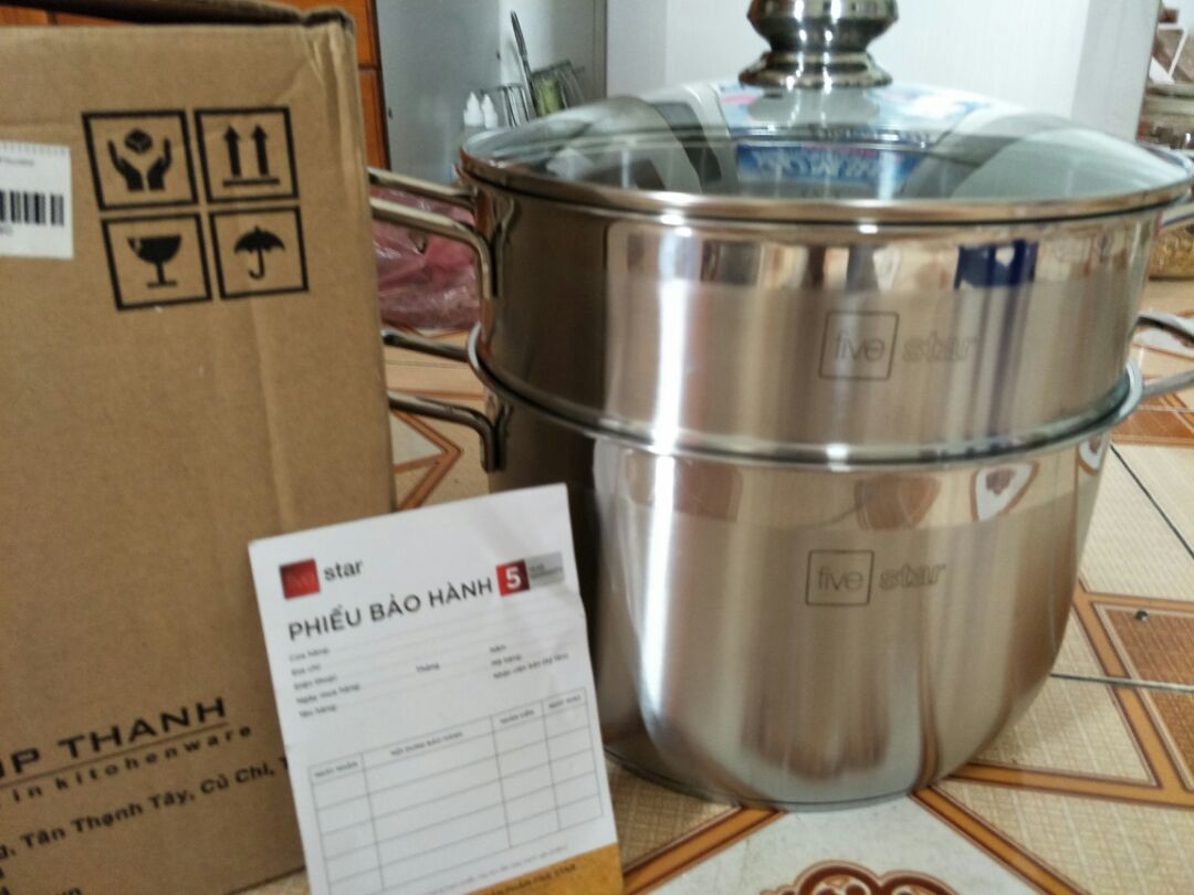 Mình đã mua bộ nồi xửng  3 đáy nắp kính fivestar ST26-3DG từ Tiki. Khi nhận hàng mình rất ưng ý  : Nhân viên giao hàng lịch sự  - sản phẩm được đóng gói cẩn thận,  mở ra sản phẩm đẹp hơn trong hình giới thiệu - Dày dặn chắc chắn , sáng bóng,  có logo của nhà sản xuất in trực tiếp trên sản phẩm nhìn rất đẹp và lịch sự.  Nói chung là OK  !